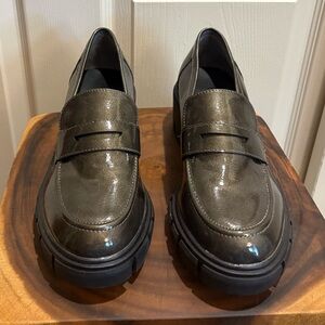 Me Too Blaze Metallic Olive Platform Lug Sole Loafers Size 10